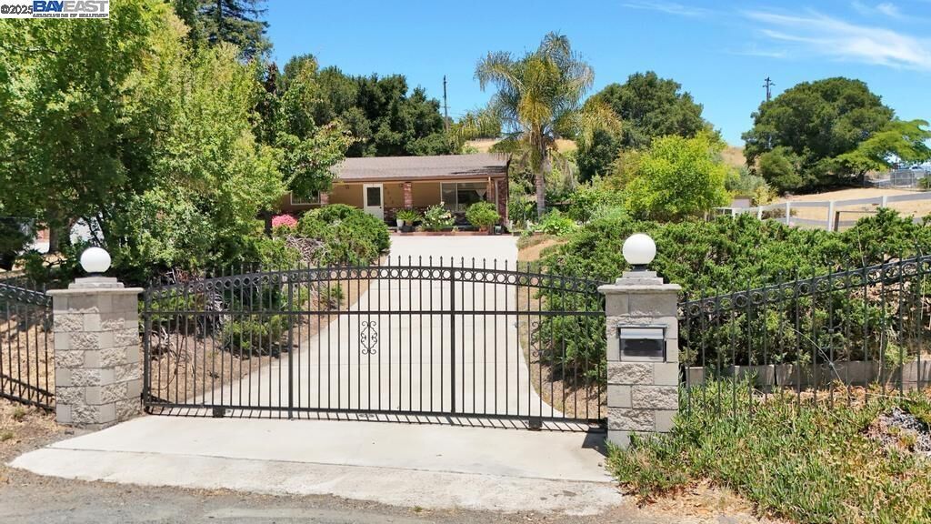 Property Photo:  6312 Paloverde Rd  CA 94552 