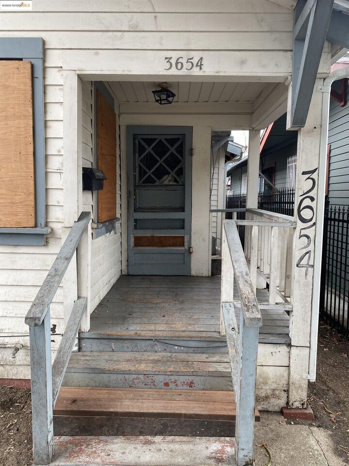 Property Photo: 3654 39th Ave CA 94619
