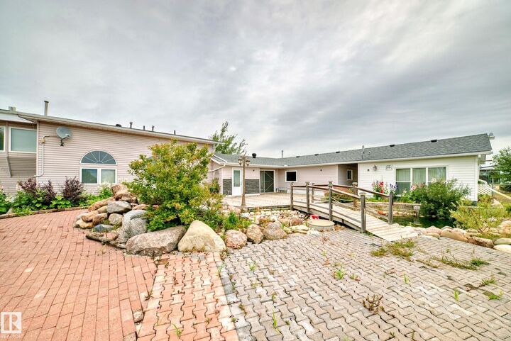 Property Photo:  25027 Twp Rd 484  AB T4X 2T7 