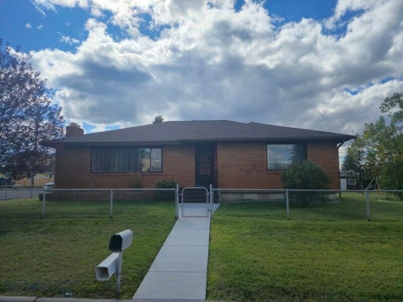 Property Photo:  2526 Locust Street  MT 59701 