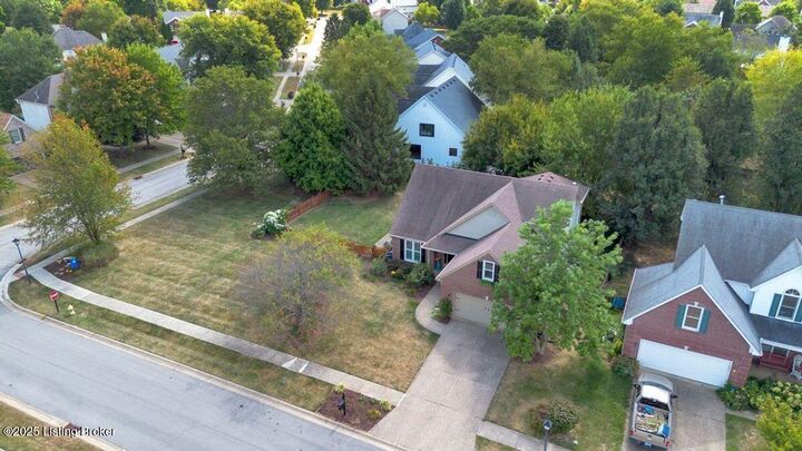 Property Photo:  10036 Glen Meadow Rd  KY 40241 