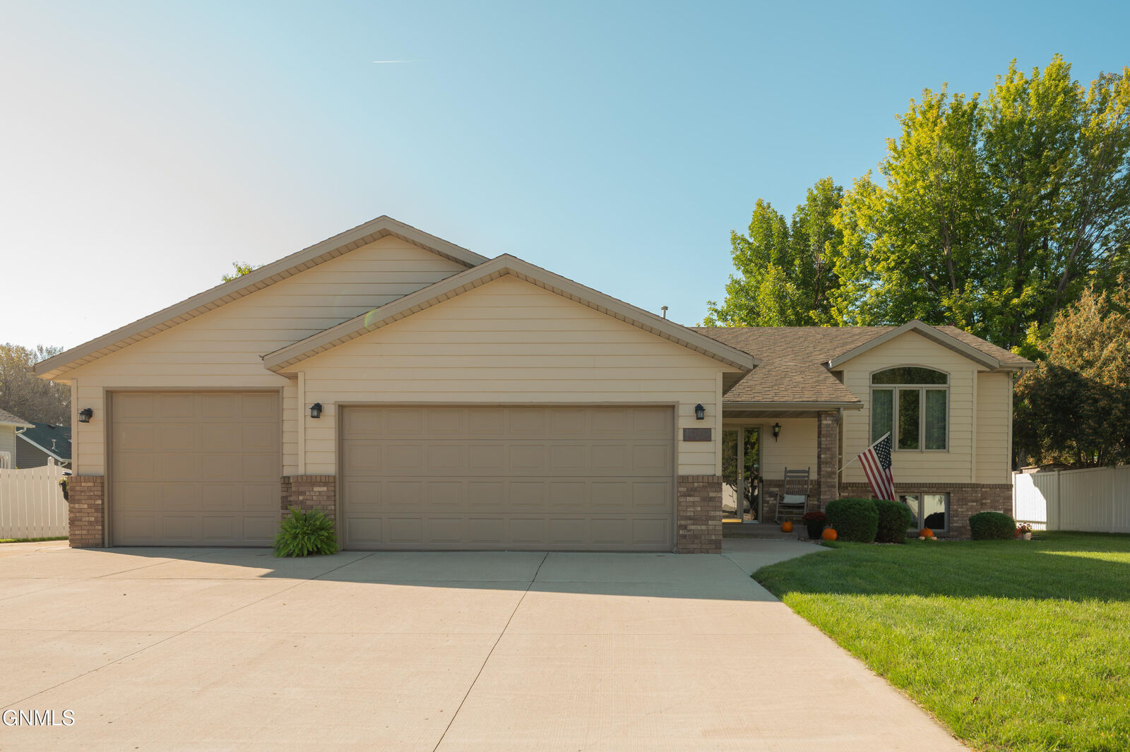 Property Photo:  449 Napa Loop  ND 58504 