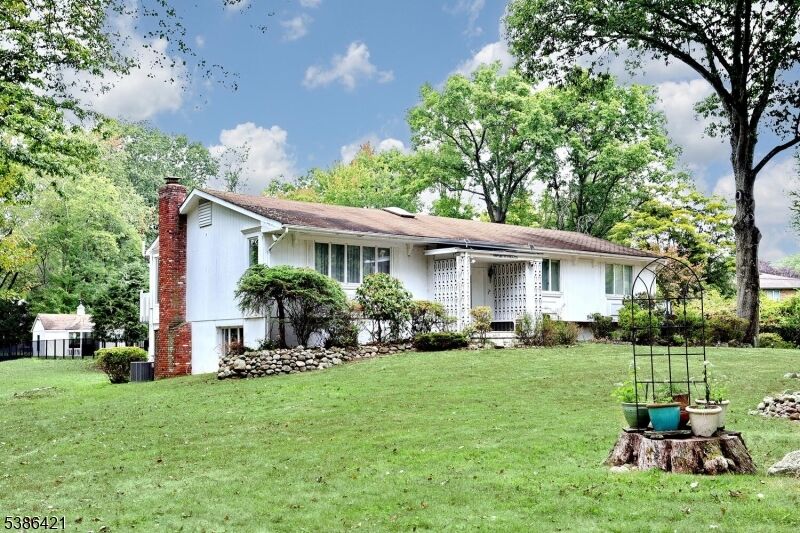 Property Photo:  868 Meadow Ln  NJ 07417 