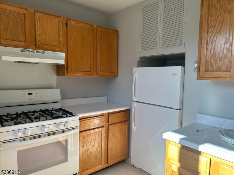 Property Photo: 160 Gordonhurst E2 NJ 07043