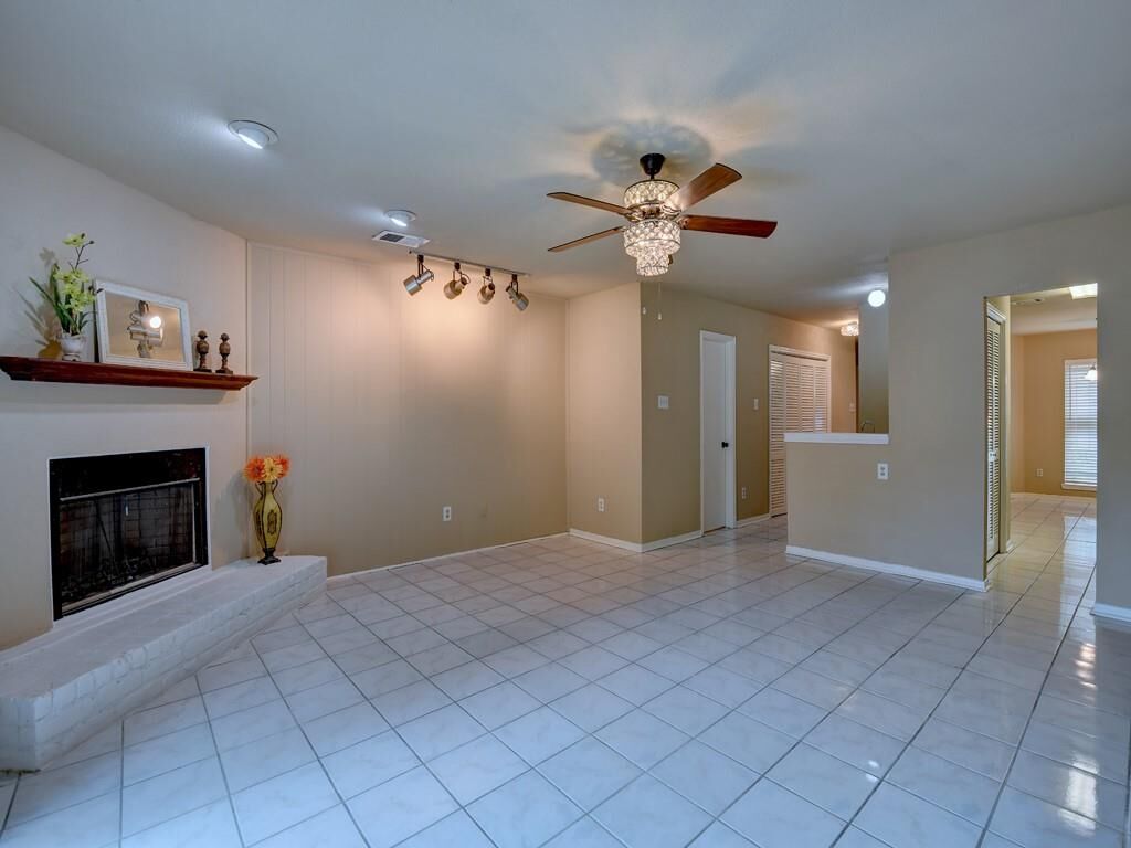 Property Photo:  6330 Creekbend Drive D  TX 77096 