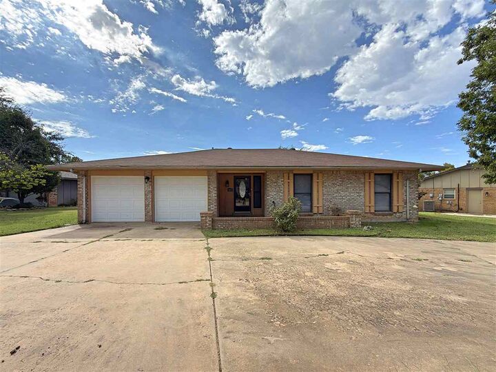 405 NE 46th St  Lawton OK 73507 photo