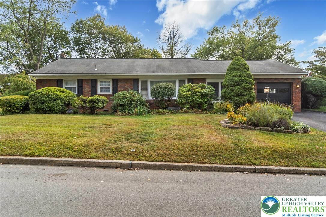 Property Photo:  4218 Windsor Drive  PA 18104 