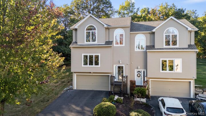 8 Ledger View Court  Woodbury NY 10930 photo