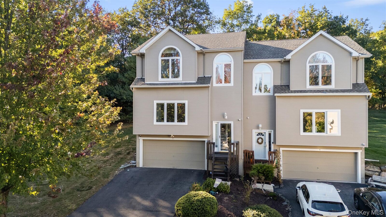 Property Photo:  8 Ledger View Court  NY 10930 