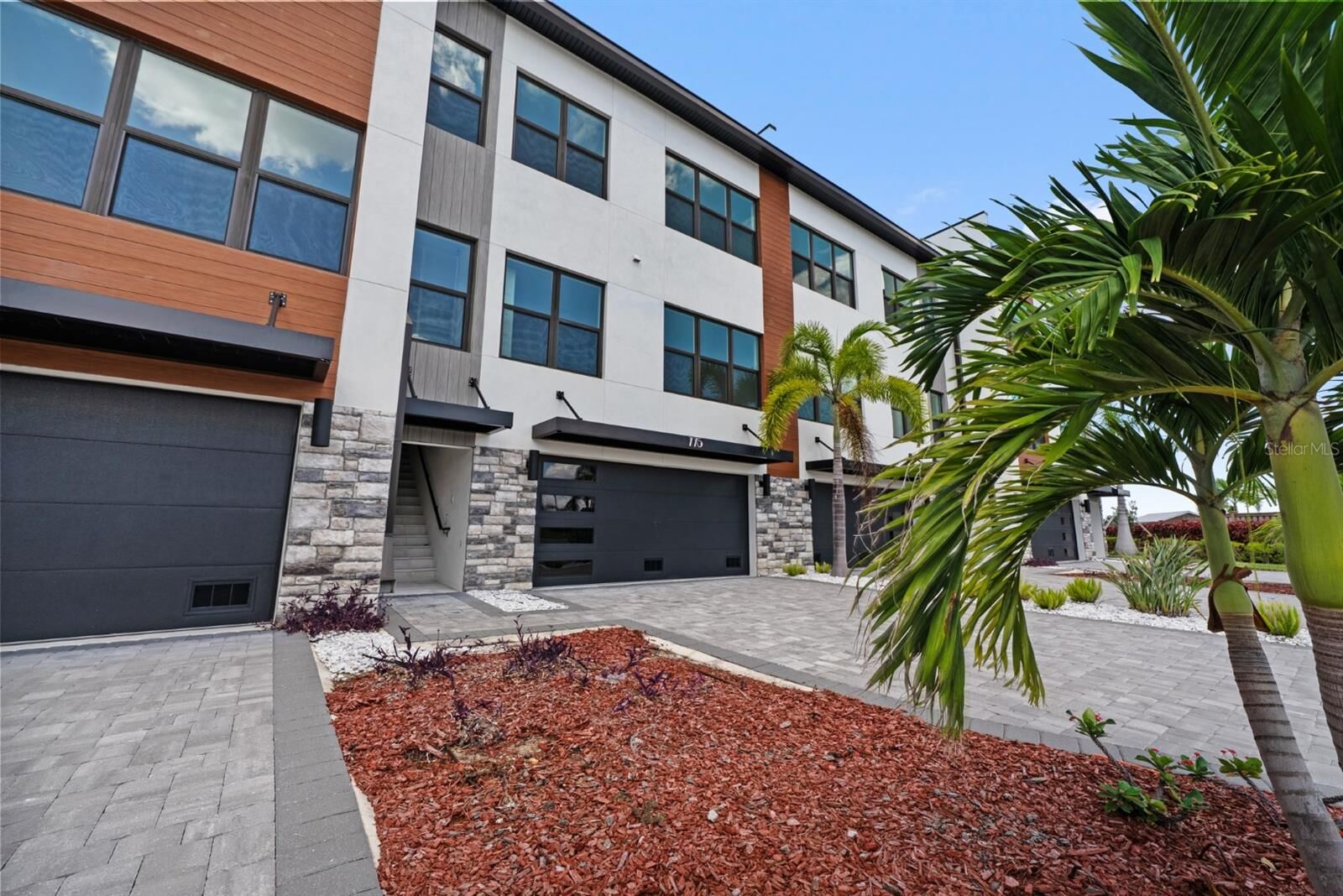 Property Photo:  775 Gran Kaymen Way  FL 33572 