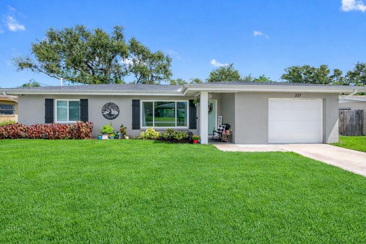 Property Photo: 237 Mineola Drive E FL 33770