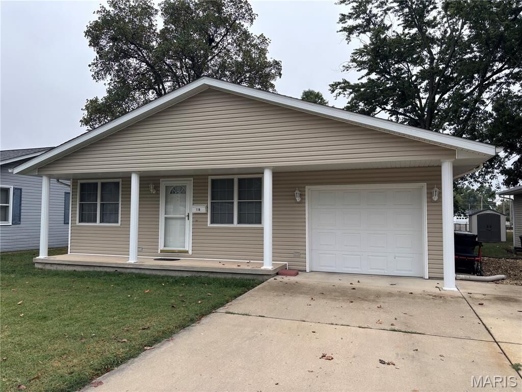 Property Photo:  118 W Green Street  IL 62258 