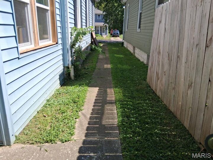 Property Photo: 2147 Lee Avenue IL 62040