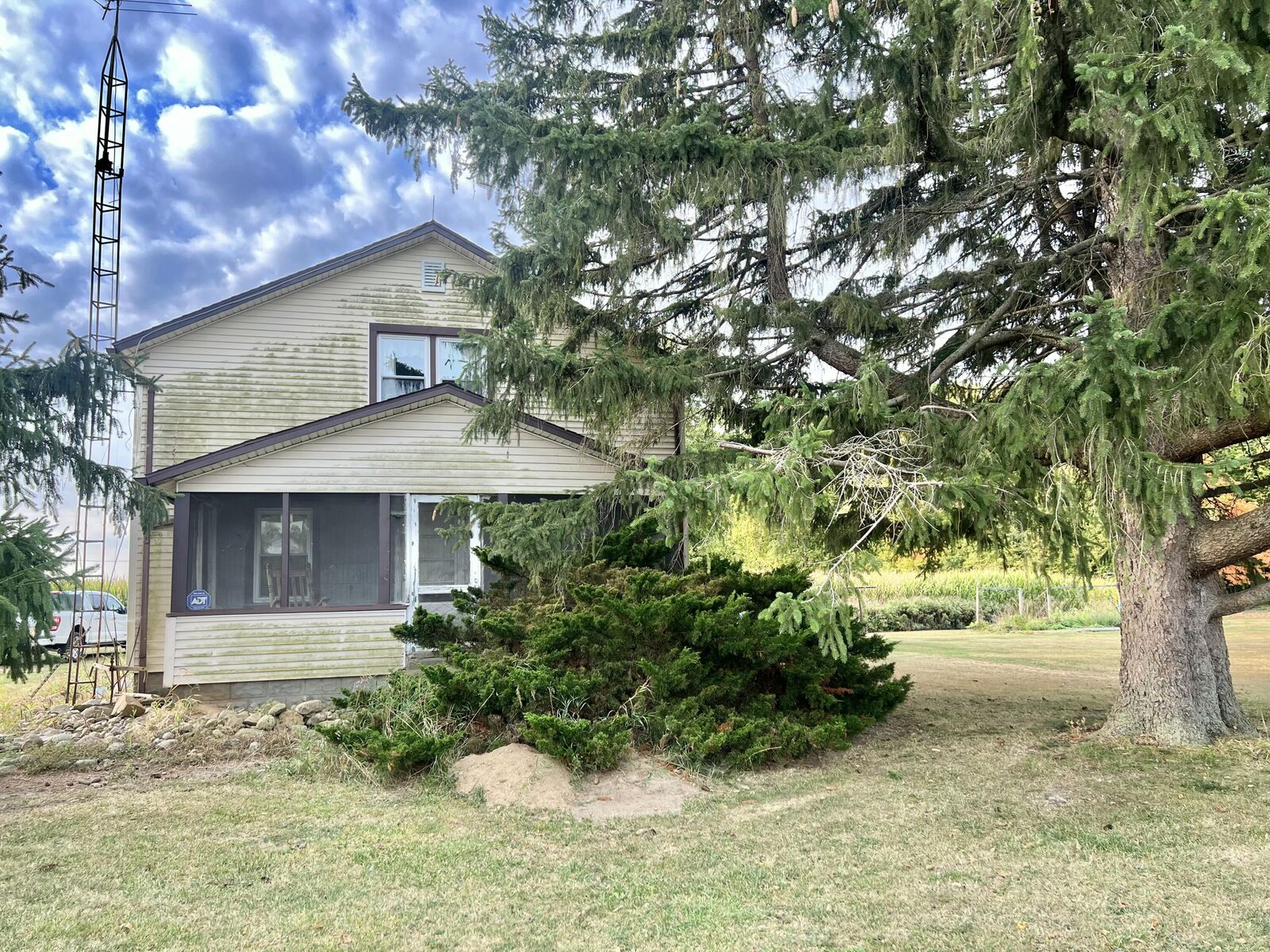 Property Photo:  2261 W Yankee Road  MI 49248 