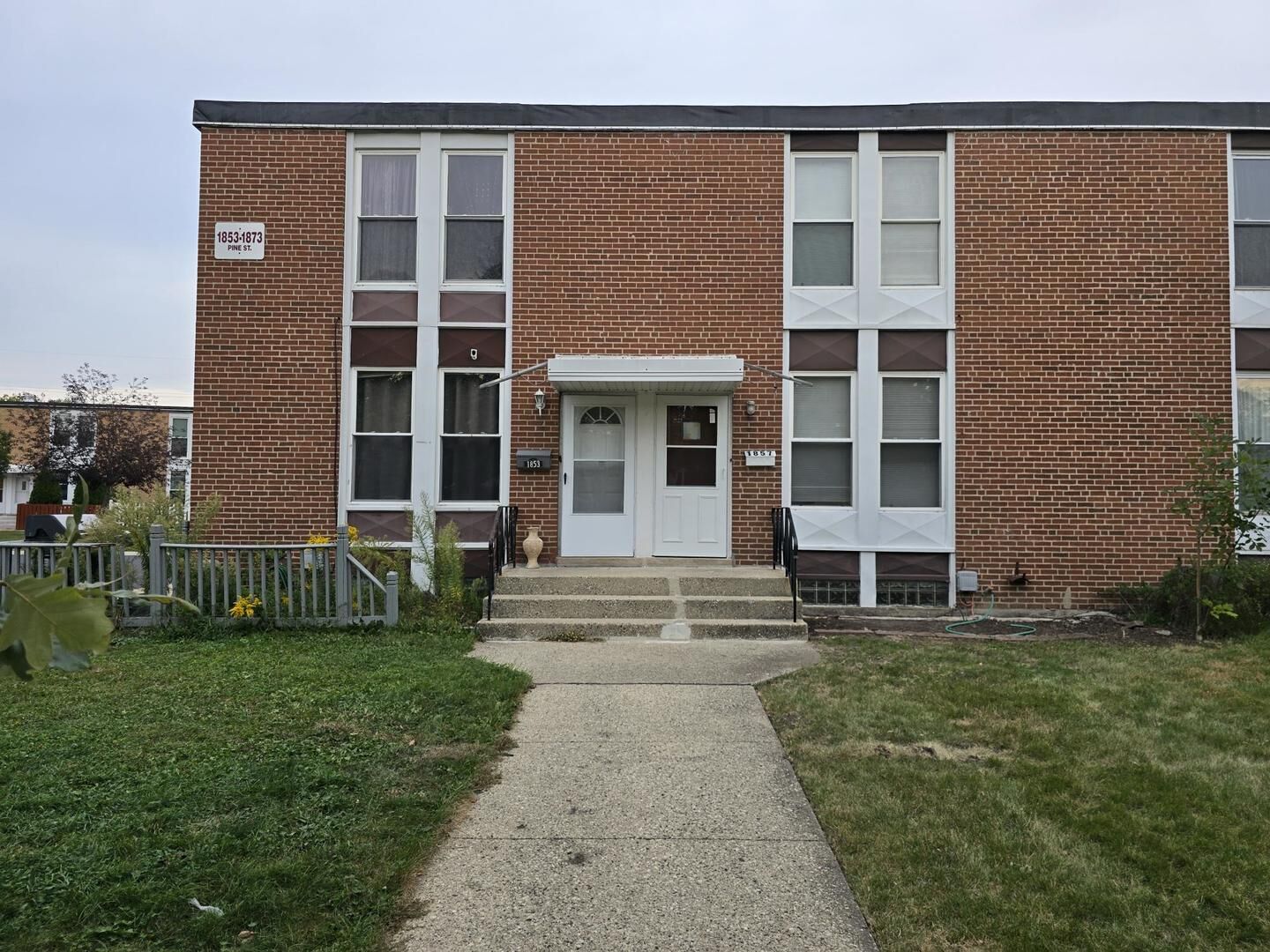 Property Photo:  1857 Pine Street  IL 60018 