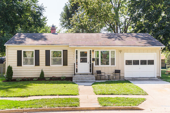 1537 Hulmes Drive  Dekalb IL 60115 photo