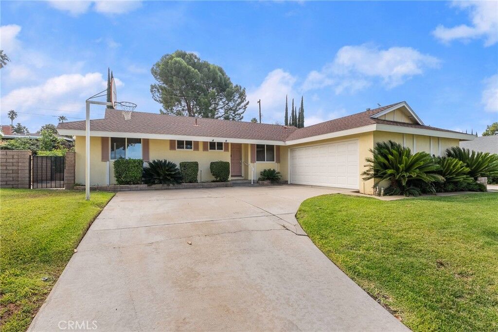 Property Photo:  1239 Fulbright Avenue  CA 92373 