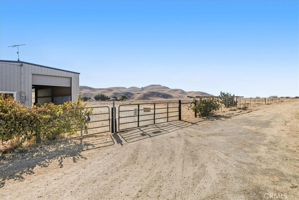 Property Photo:  485 S 8 Th Street  CA 93461 