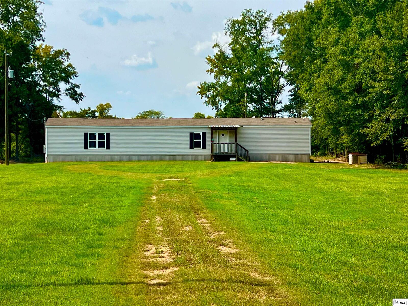 Property Photo: 2042 Highway 561 LA 71418