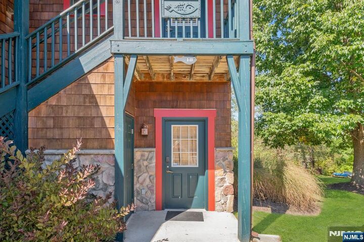 Property Photo:  13 Maple Crescent 1  NJ 07462 