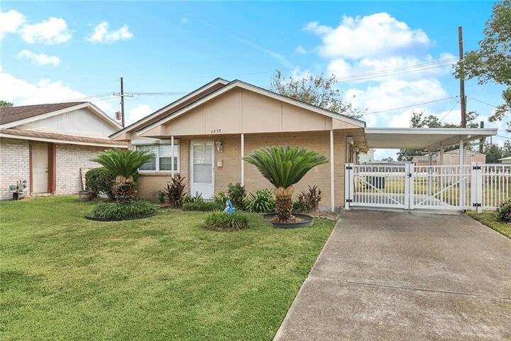 Property Photo:  1657 Marine Street  LA 70072 