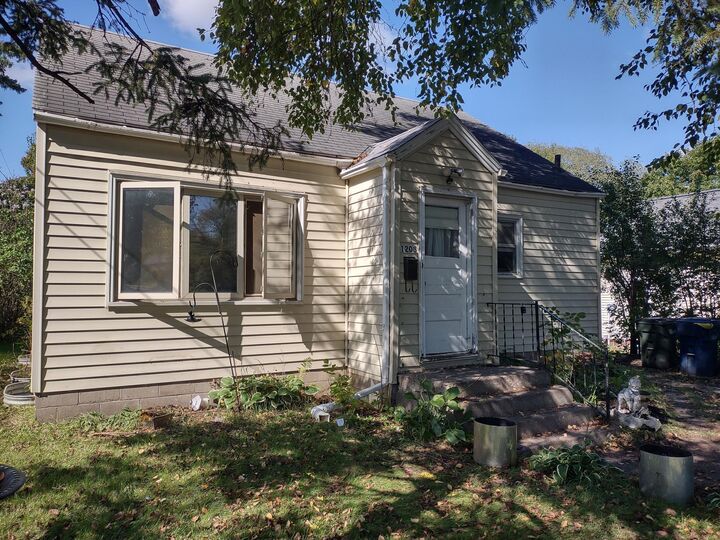 Property Photo: 1208 S Sheridan Street MN 56537