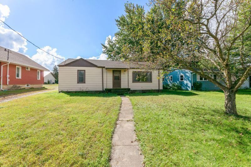 Property Photo: 570 Hazel Avenue E MN 55353