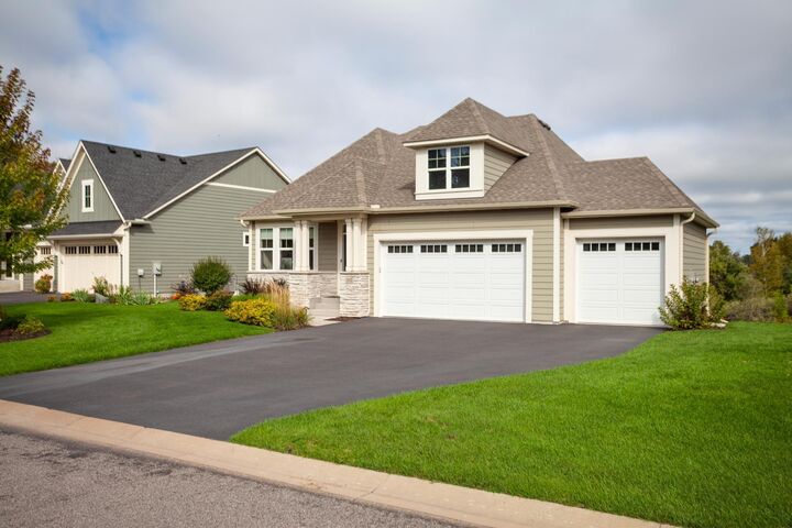 Property Photo:  1075 Mehegan Lane  MN 55127 
