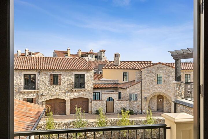 Property Photo: 10 Catalonia Drive TX 76262