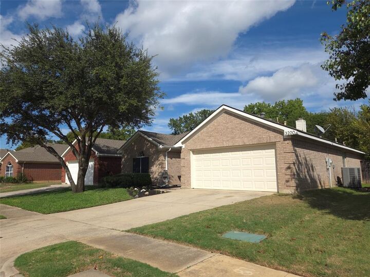 Property Photo: 3200 Silent Creek Trail TX 76053