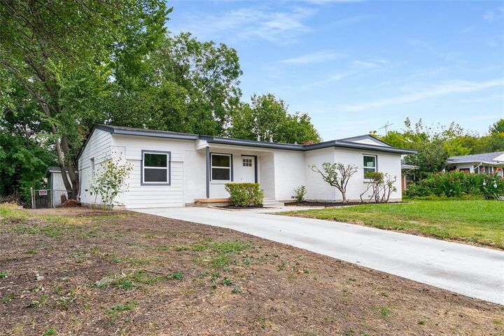 Property Photo: 2609 Fenwick Drive TX 75228