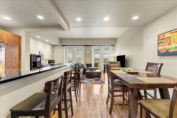 5055 Addison Circle 427  Addison TX 75001 photo