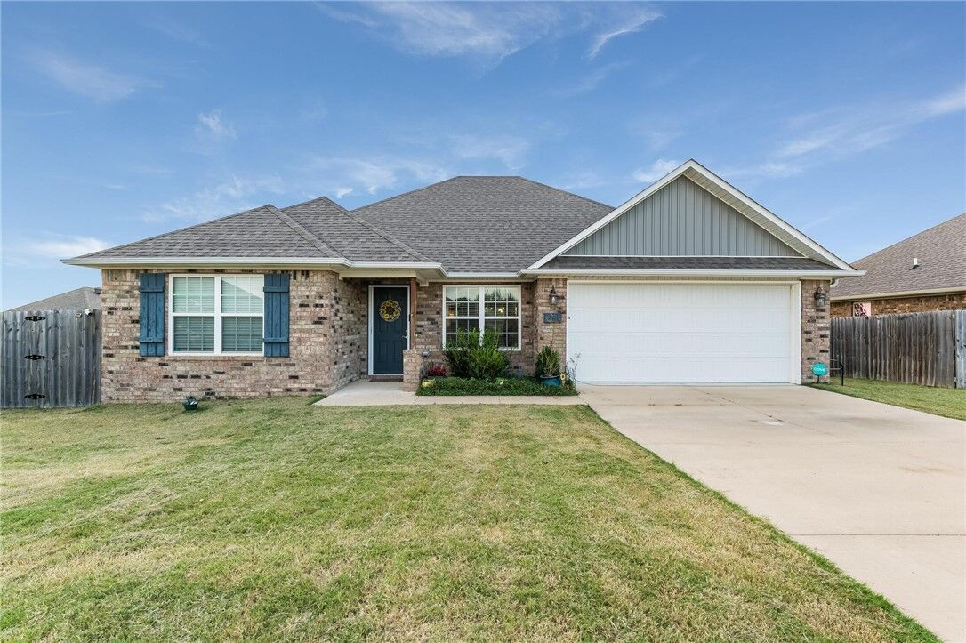 Property Photo:  821 Brook Street  AR 72734