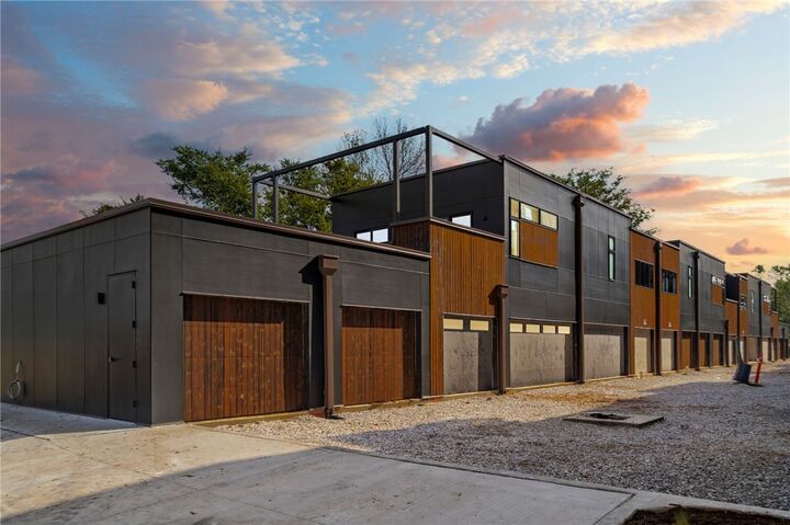 Property Photo:  319 SE Market Alley 202  AR 72712