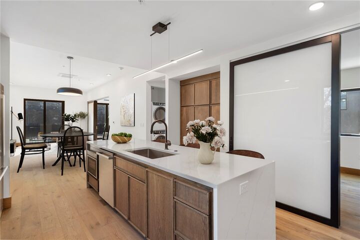 Property Photo:  319 SE Market Alley 202  AR 72712 