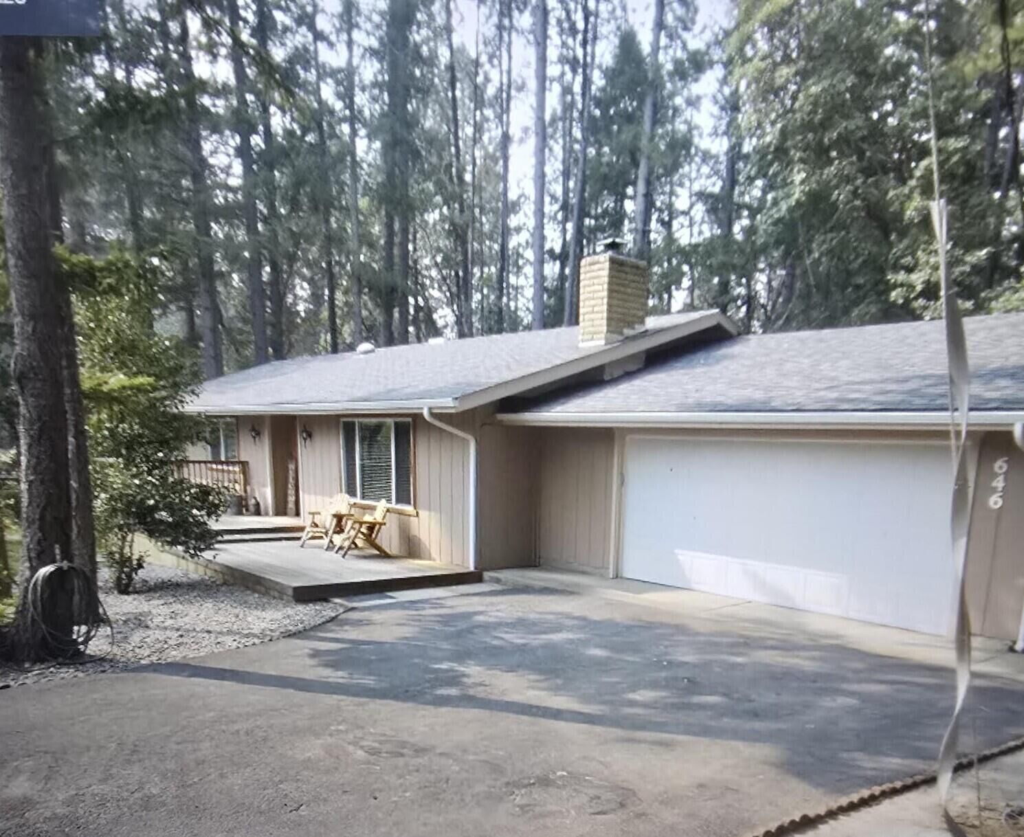 Property Photo:  646 Jaynes Drive  OR 97527 