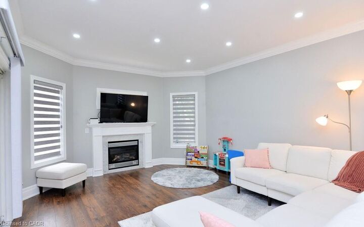 Photo de la propriété:  12 El Camino Way  ON L7A 3C4 