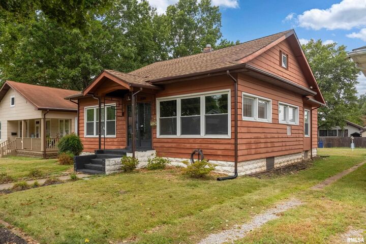 Property Photo:  2120 Logan Street  IL 62966 