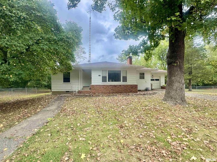 1103 N Maple Street  Benton IL 62812 photo