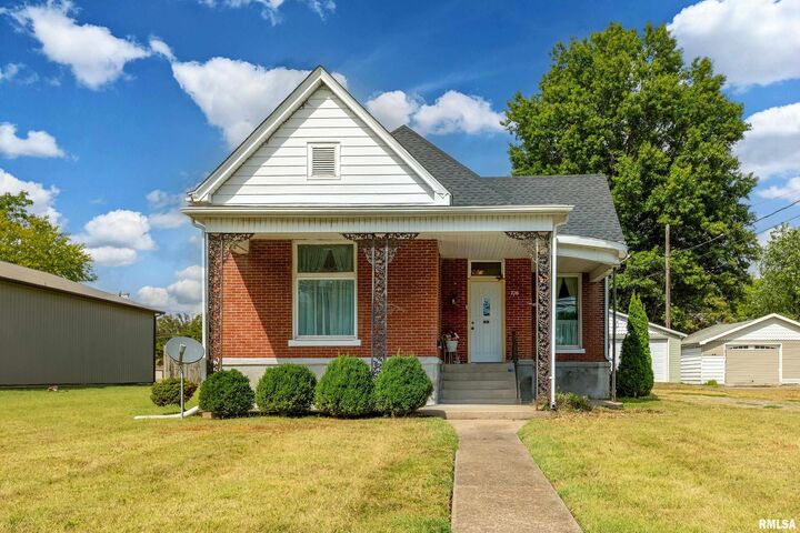 Property Photo:  716 E Main Street  IL 62959 