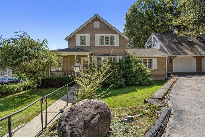 Property Photo:  87 New Bond St  MA 01606 