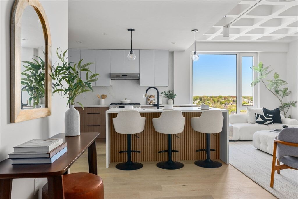 Property Photo:  125 Lowell Street 202  MA 02143 