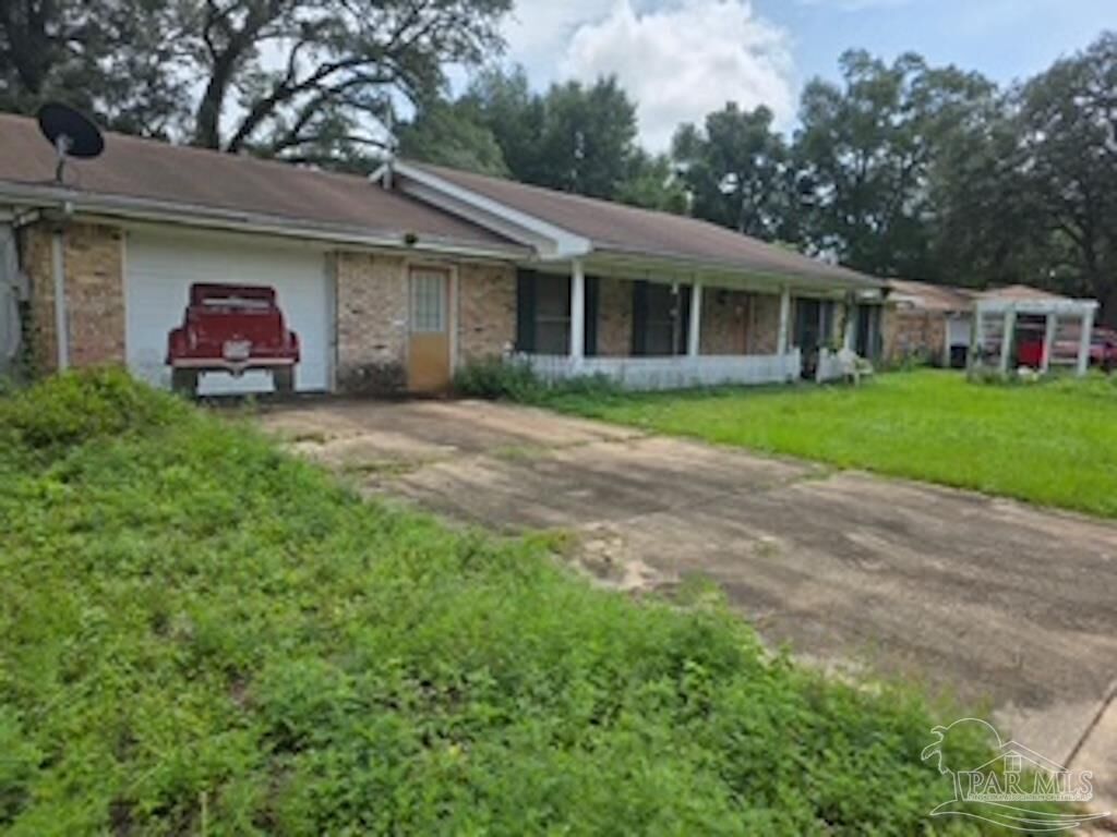 Property Photo:  6869 Devonshire Cir  FL 32506 