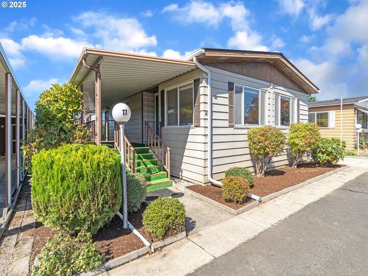 Property Photo: 2901 E 2nd St 77 OR 97132