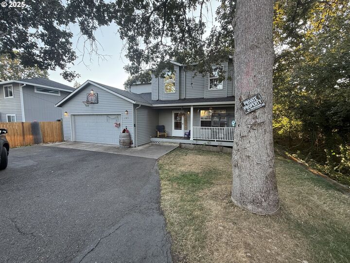 Property Photo:  285 S 7th St  OR 97051 
