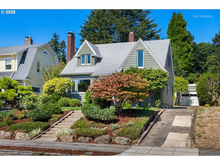 Property Photo:  3603 SE Stark St  OR 97214 