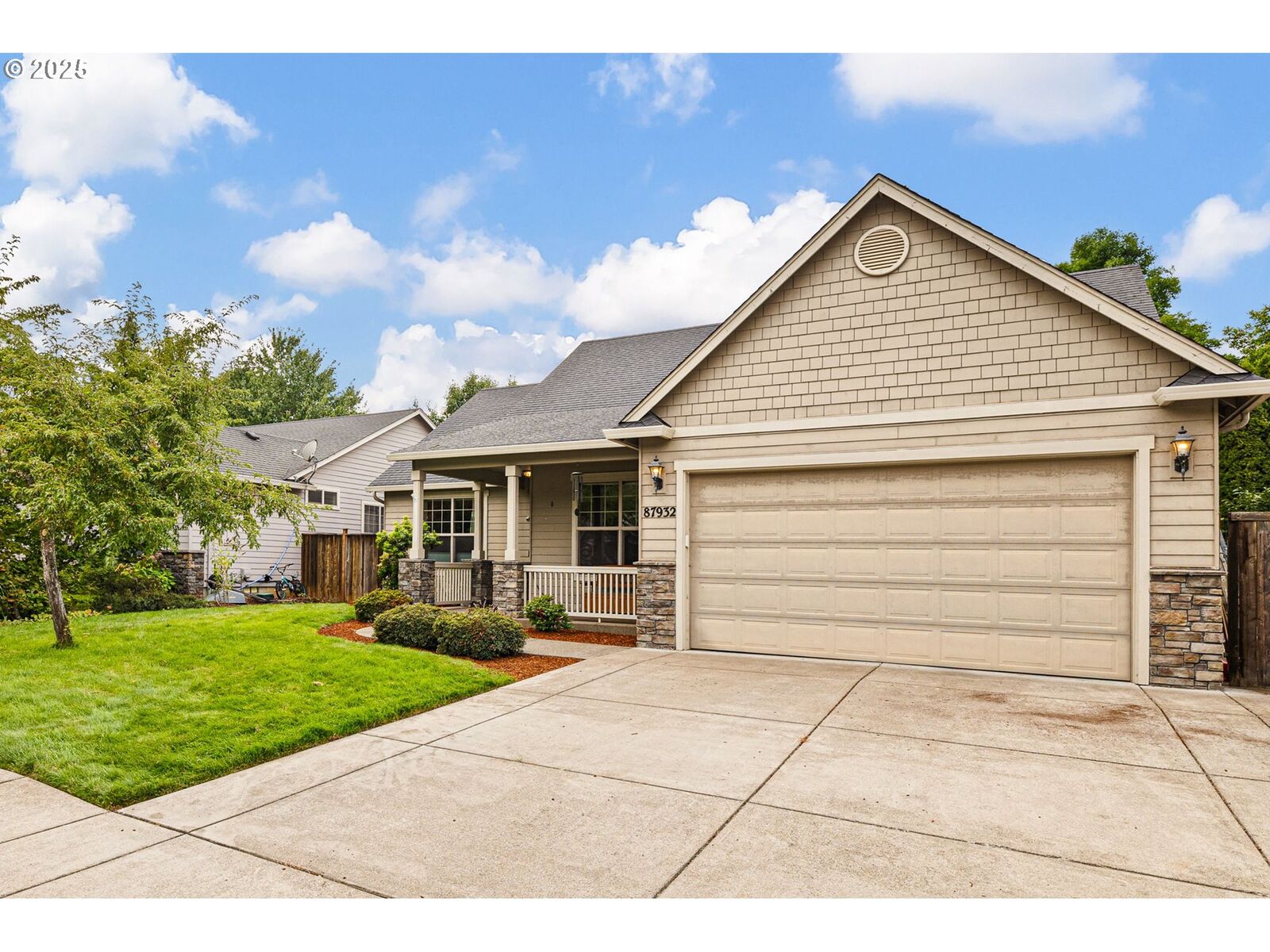 Property Photo:  87932 Erdman Way  OR 97487 