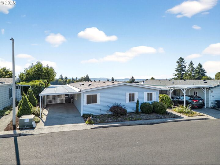 Property Photo: 17401 SE 39th St 165 WA 98683