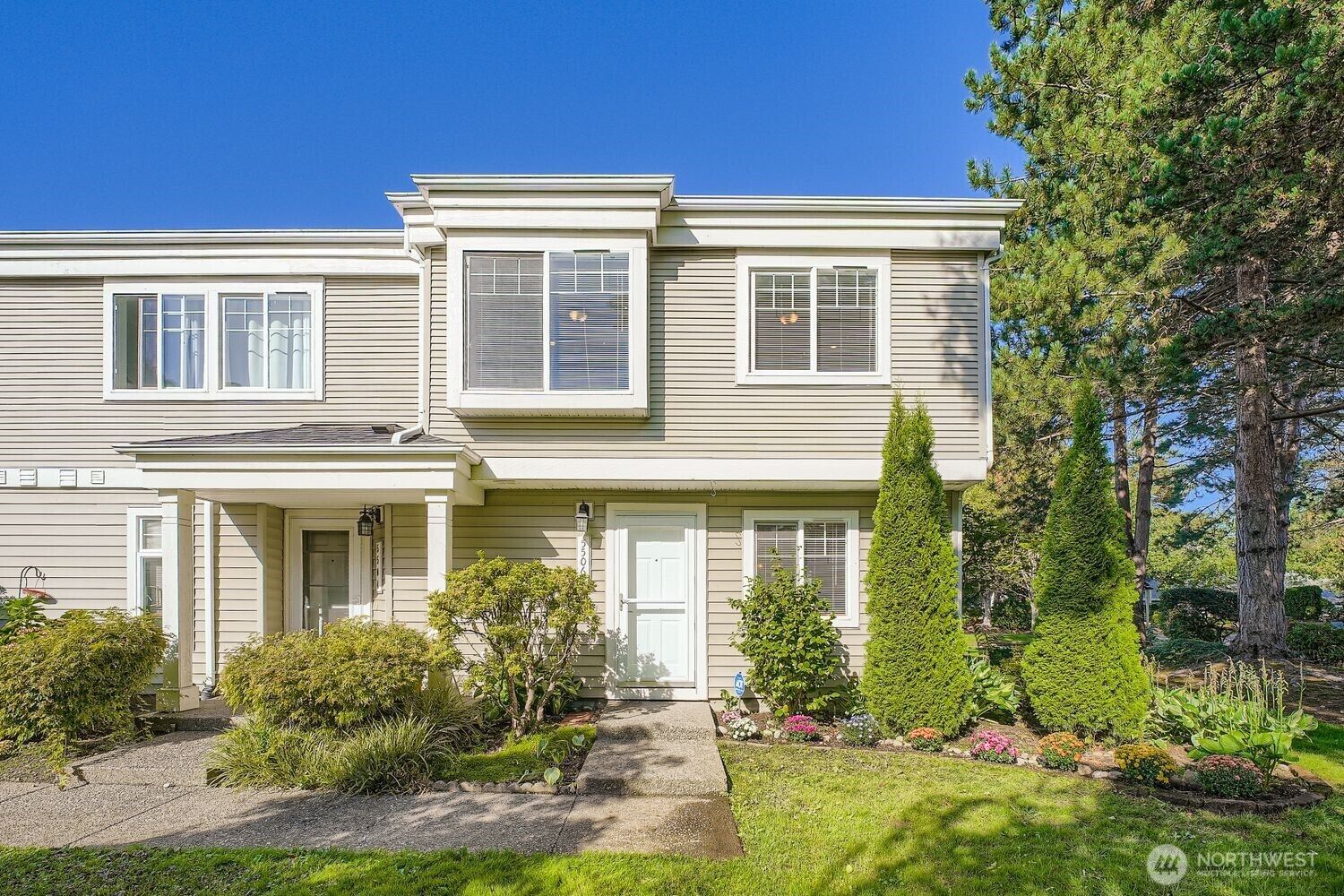 Property Photo:  5506  S 237th Pl. Unit 4 #4 Place  WA 98032 