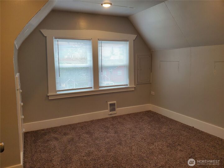 Property Photo:  1511  9th Street B  WA 98337 
